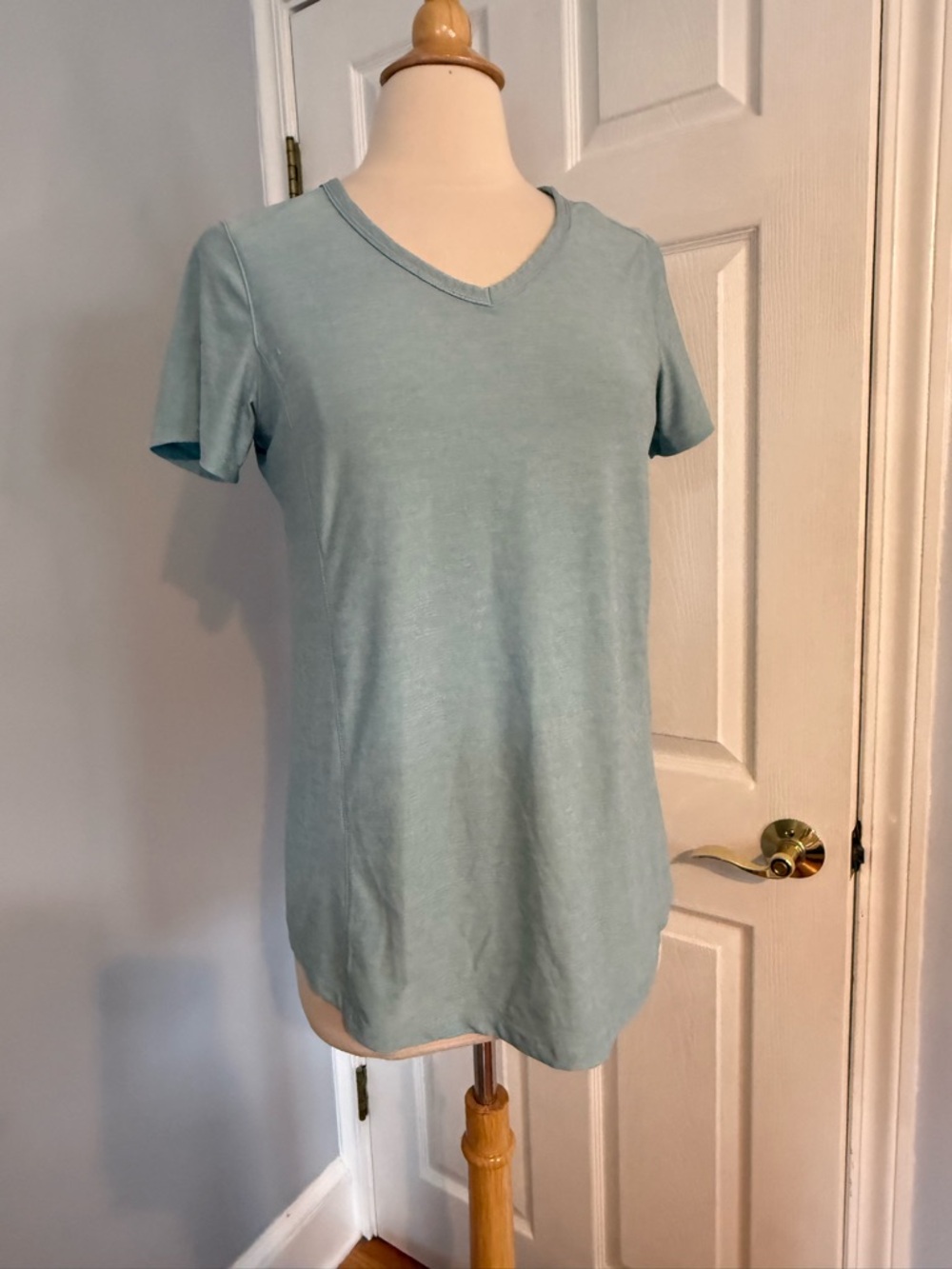 Duluth trading co armachillo vneck cooling tshirt